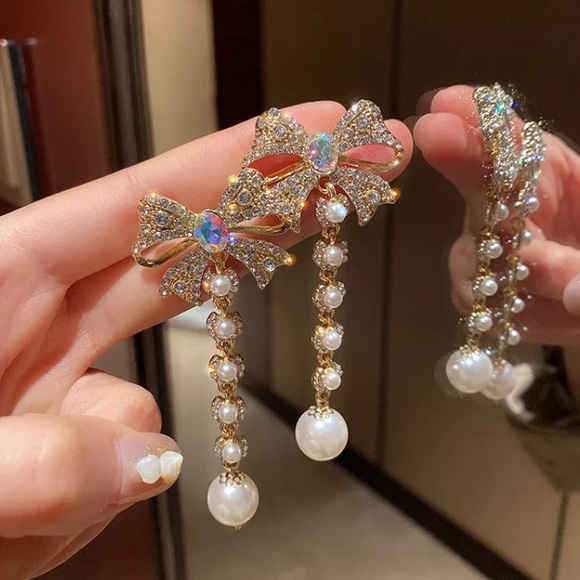 🌟 Gold Plated 14K Crystals Pearl Long Bow Earrings - Picture 4 of 7